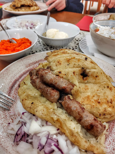 Ćevapi u somunu u Bistro grill Sarajevska priča